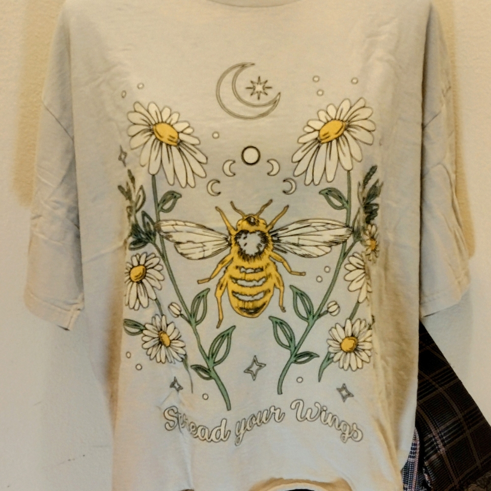 Bee and Daisy Graphic Tee